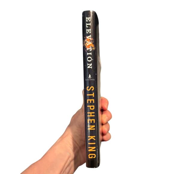 LIKE NEW!!! Stephen King Elevation TRUE 1st Edition, 1st Printing - Picture 4 of 4